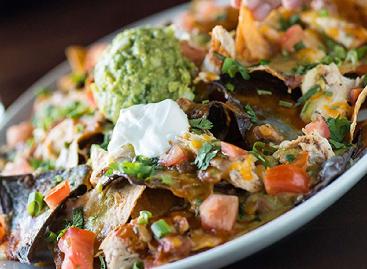 yardhouse chicken nachos