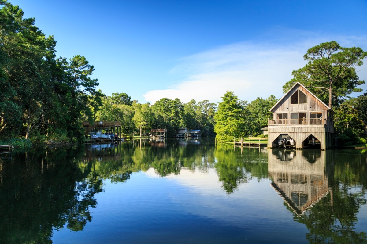 river with boats and boathouses in alabama