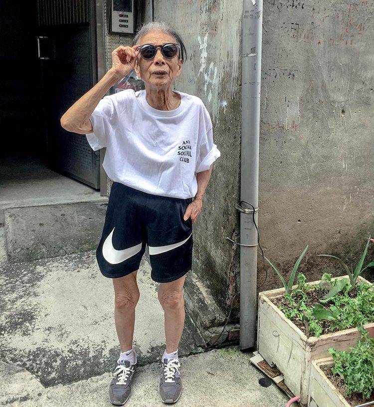  Moon Lin outfit | 12 Over-50 Women With Ridiculously Good Style | Her Beauty