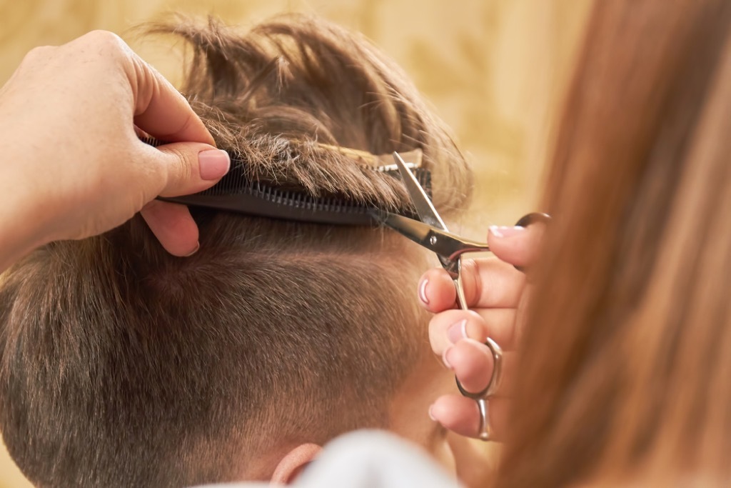 man getting haircut best hair over 40