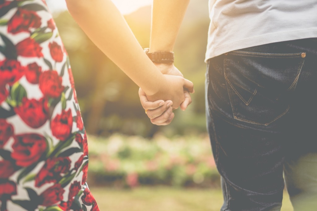 Couple Holding Hands what women want to hear