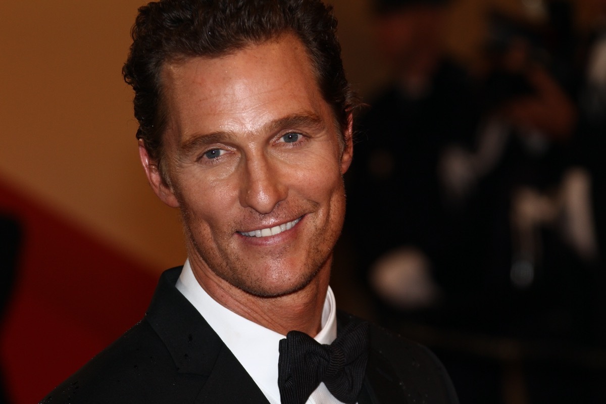 matthew mcconaughey in tux on red carpet