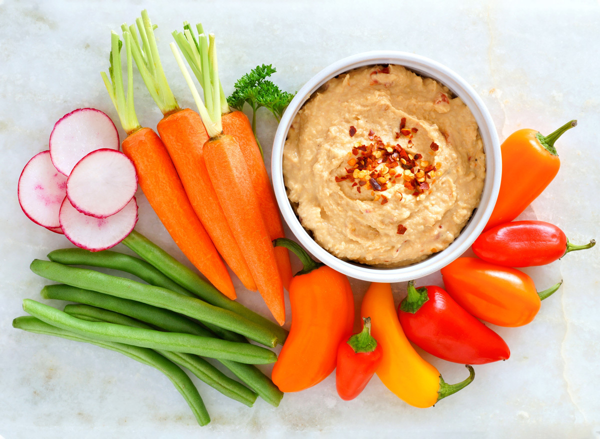 hummus red pepper carrot radish green beans