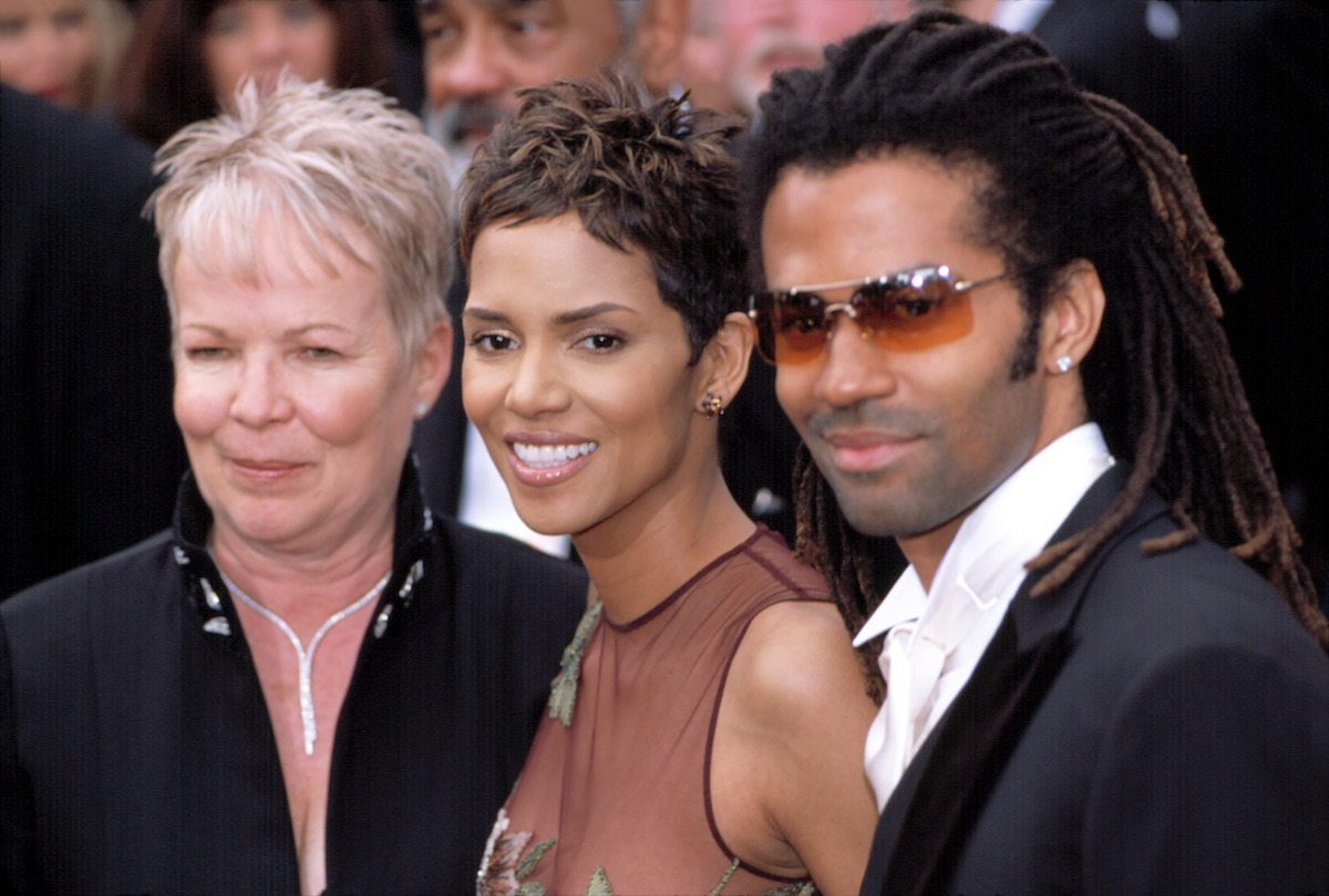 Judith Ann Hawkins, Halle Berry, and Eric Benét at the 2002 Oscars