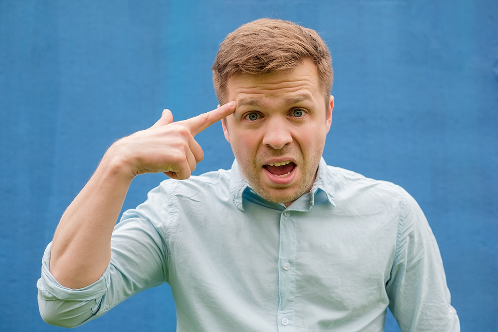 deal breaker, man yelling, rude, fight mother in law dating a mama's boy