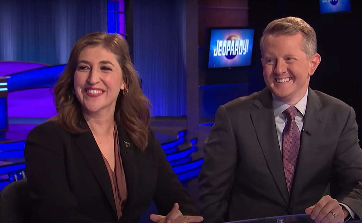 Mayim Bialik and Ken Jennings in a September 2022 