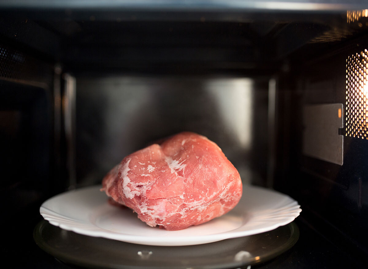 defrosting meat microwave