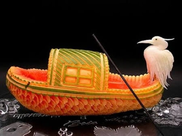 creative_fruit_carvings-01