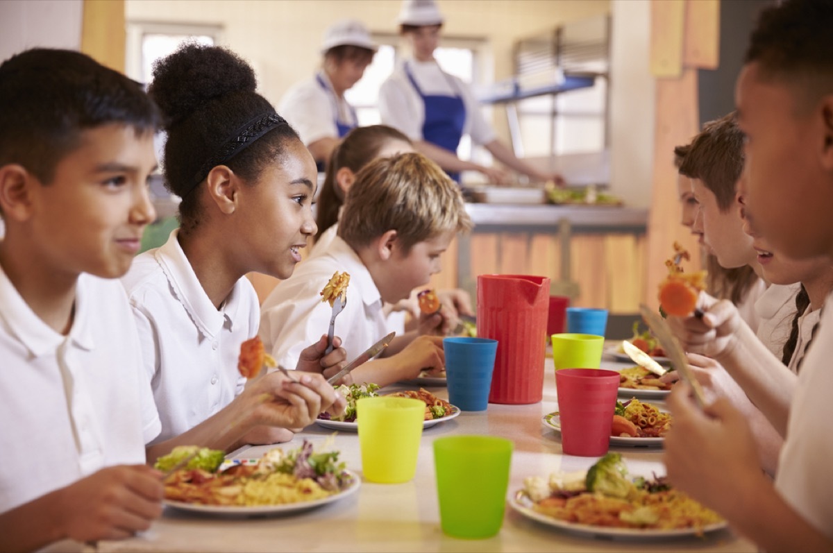 kids eating lunch in the school cafeteria