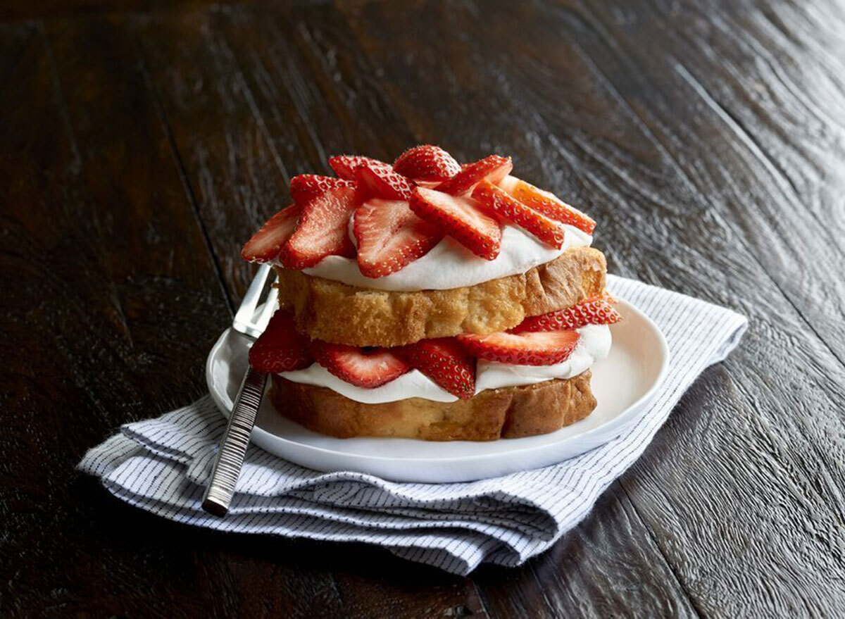 jasons deli strawberry shortcake