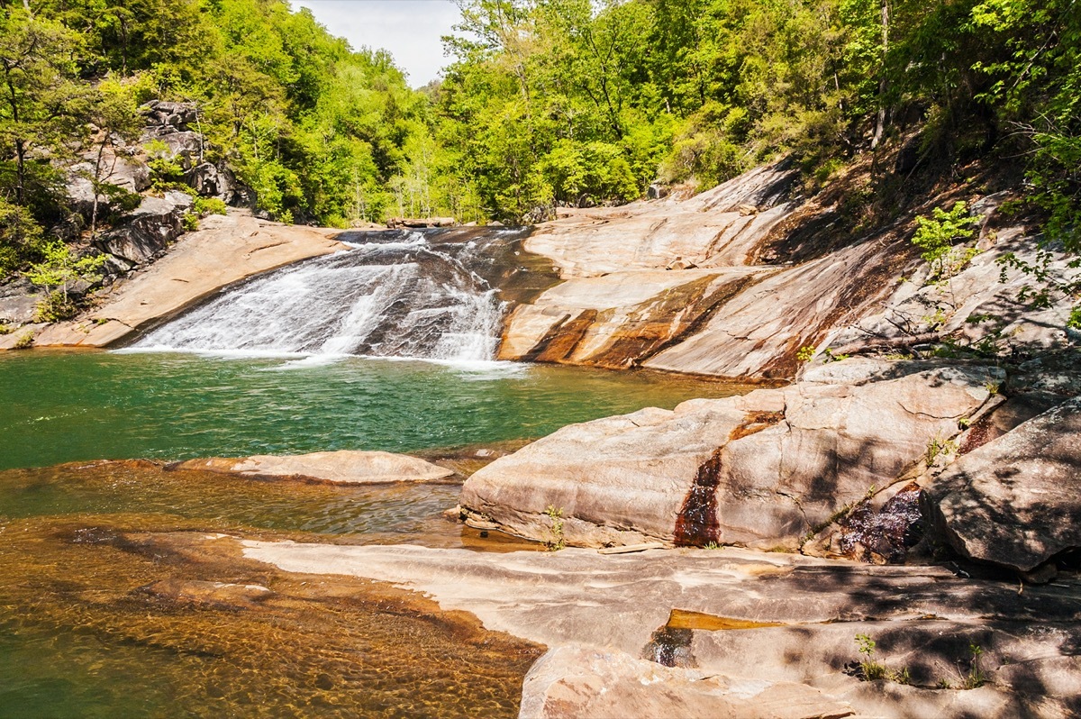 bridal veil falls in tallulah gorge state park, georgia