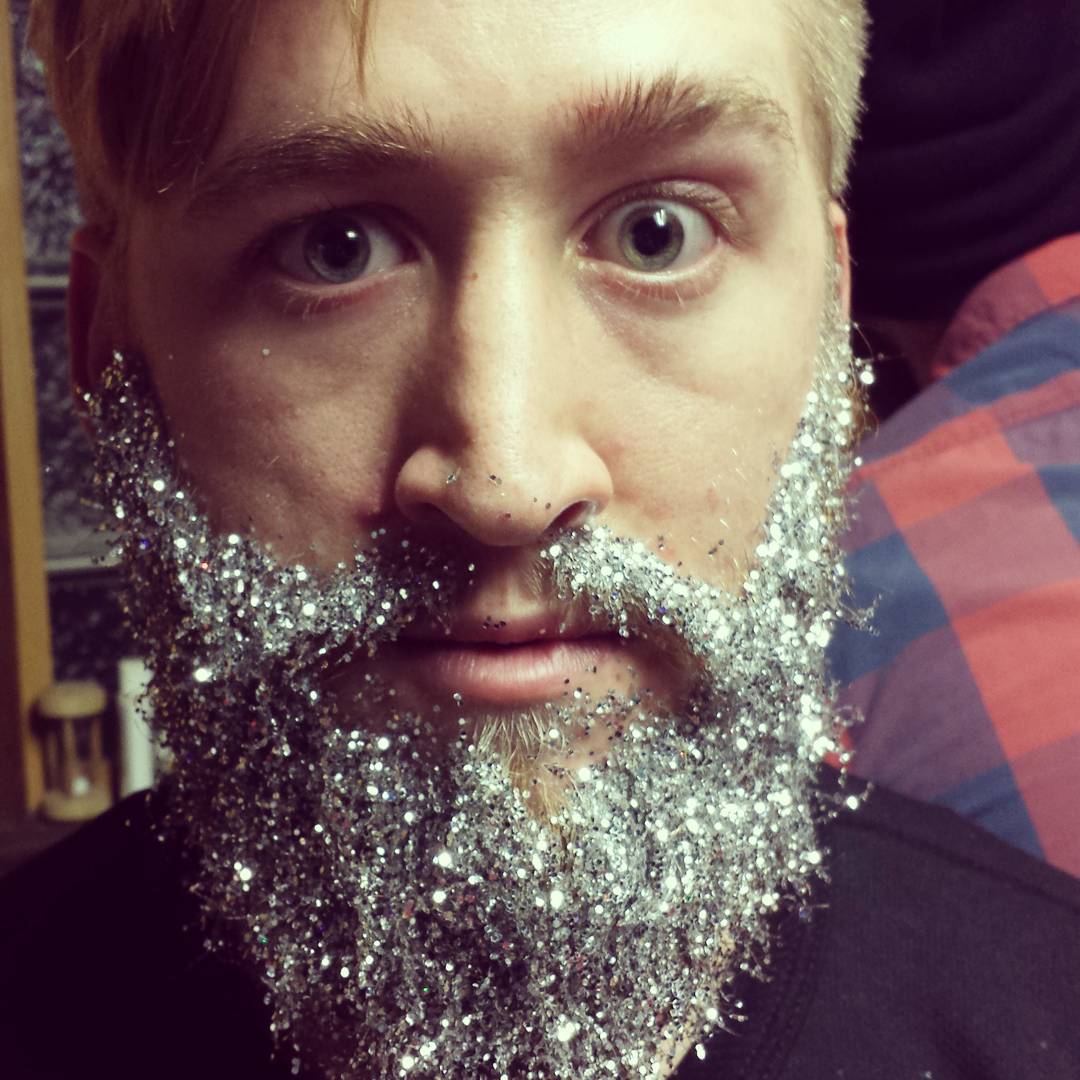 13_spectacular_glitter_beards_on_instagram_03