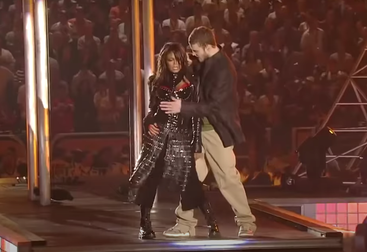 Janet Jackson and Justin Timberlake performing at the 2004 Super Bowl