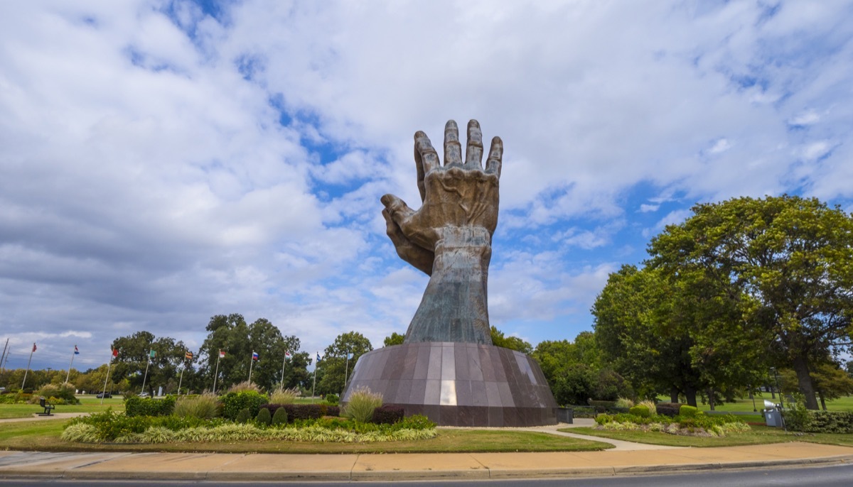 giant praying hands oral roberts university in oklahoma, iconic state photos