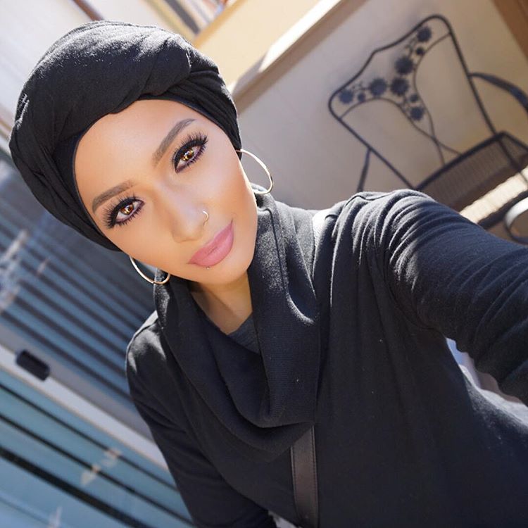 the-first-hijabi-covergirl-is-here-and-her-name-is-nura-afia-06