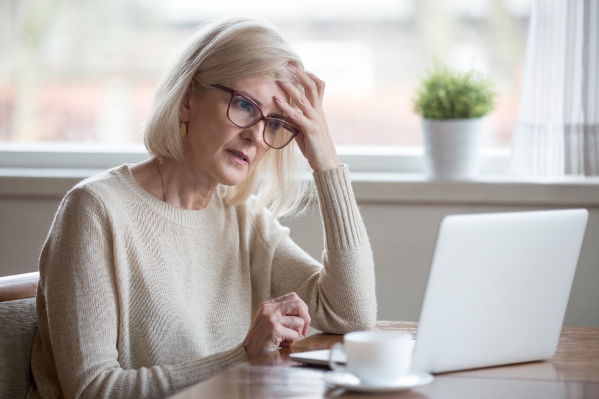 Woman experiencing delirium and confusion