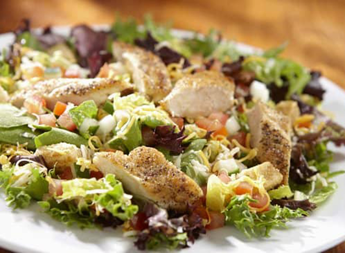 hooters chicken garden salad