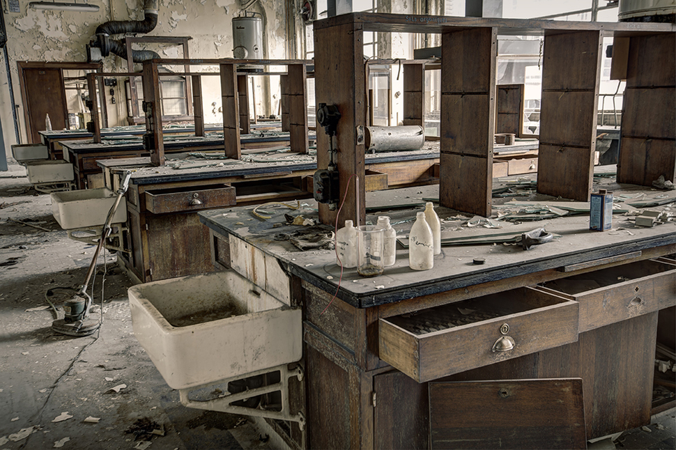 1. The chemistry lab at the University [Belgium]