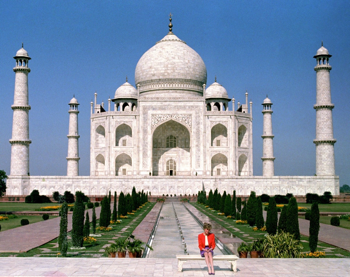 Princess diana alone at the taj mahal sitting on bench