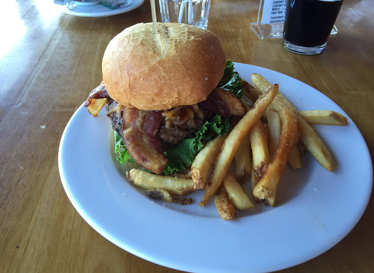 whiskey burger at comb ridge in utah