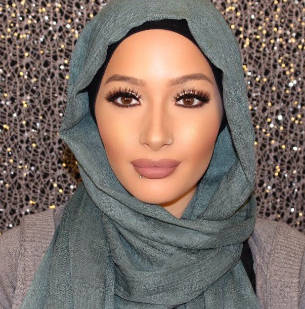 the-first-hijabi-covergirl-is-here-and-her-name-is-nura-afia-01