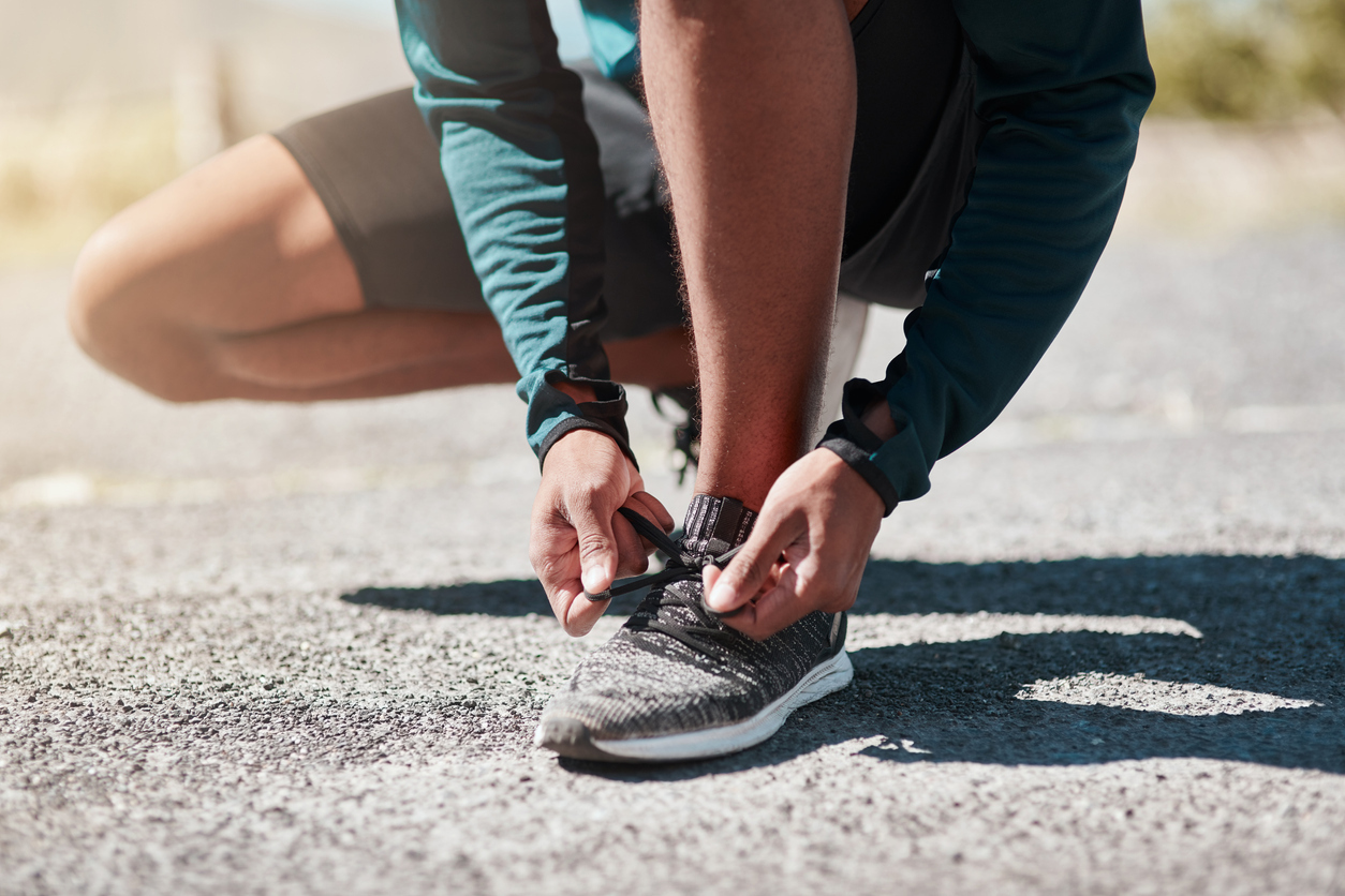 cross trainer sneakers