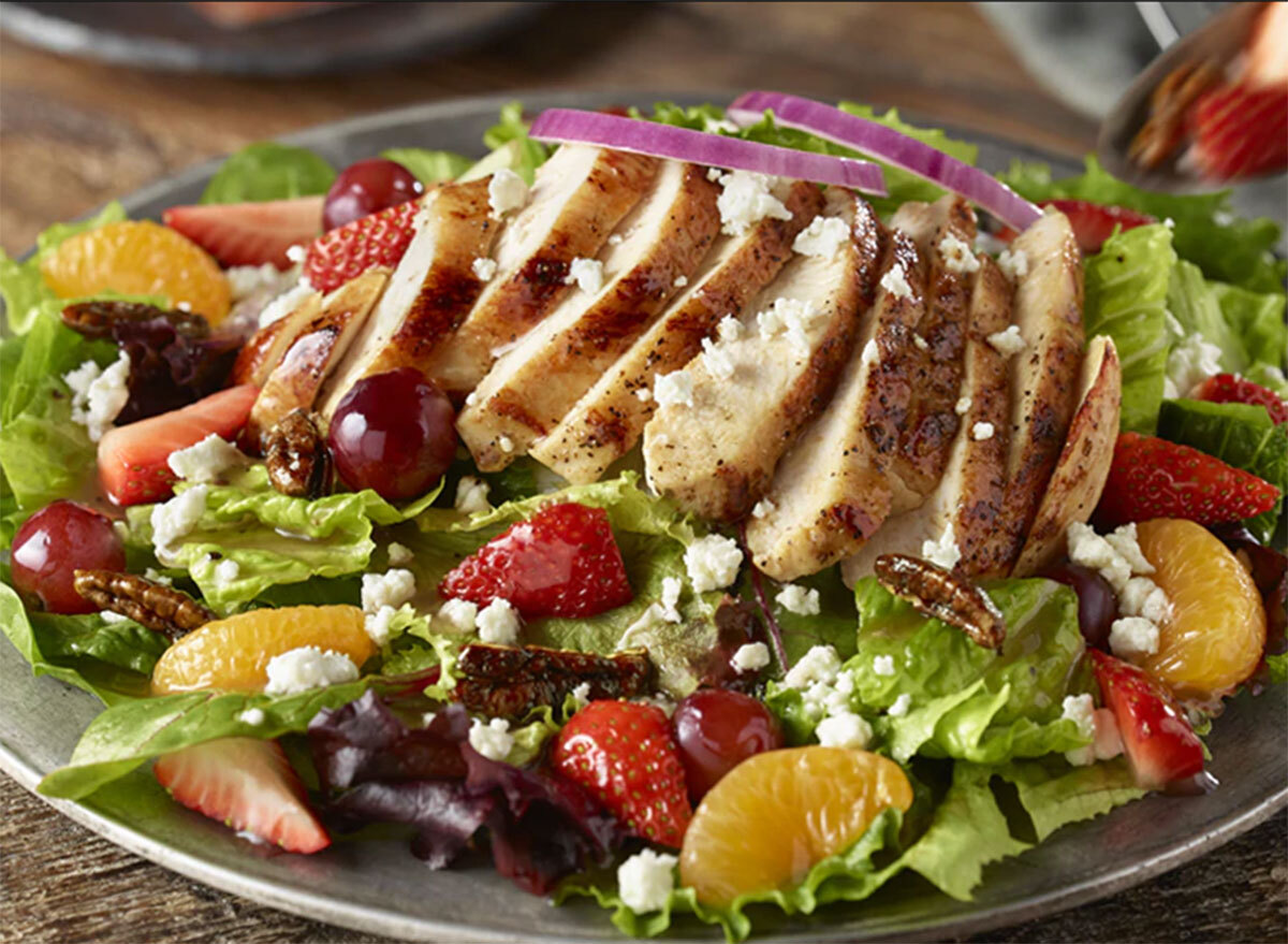 longhorn steakhouse strawberry pecan salad