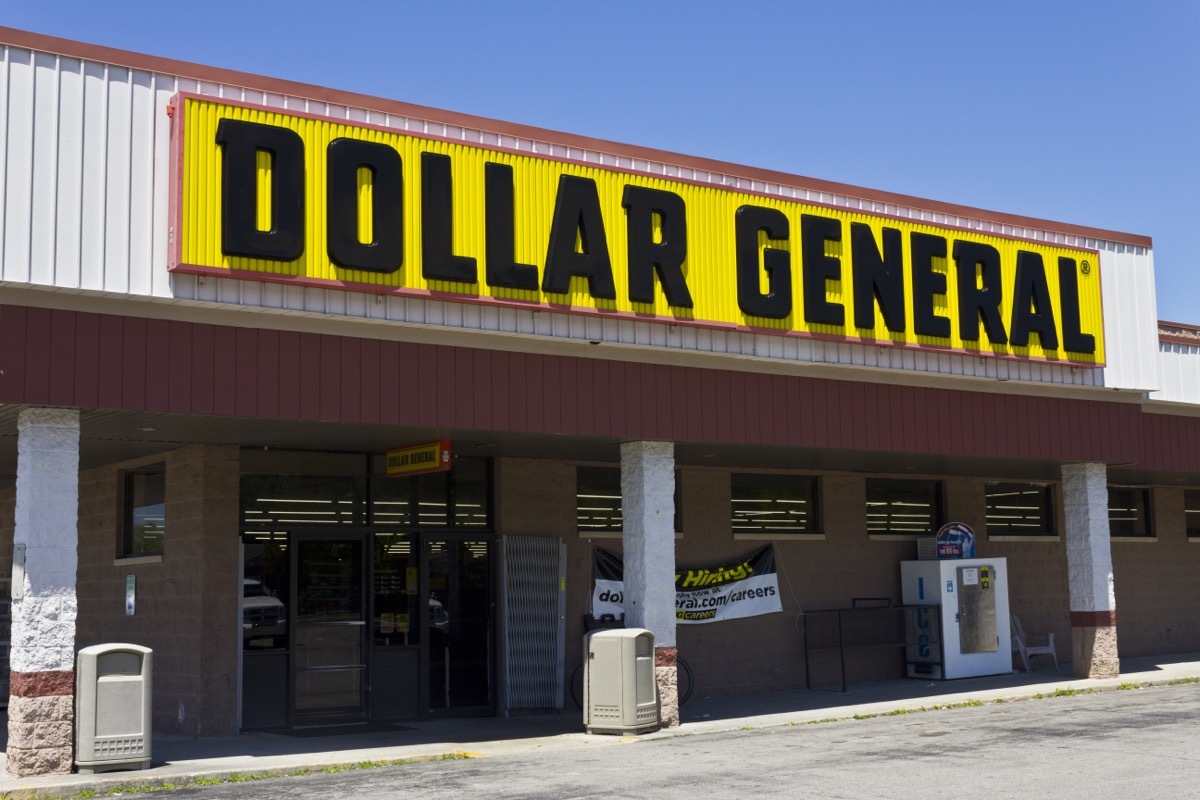 exterior of a dollar general store