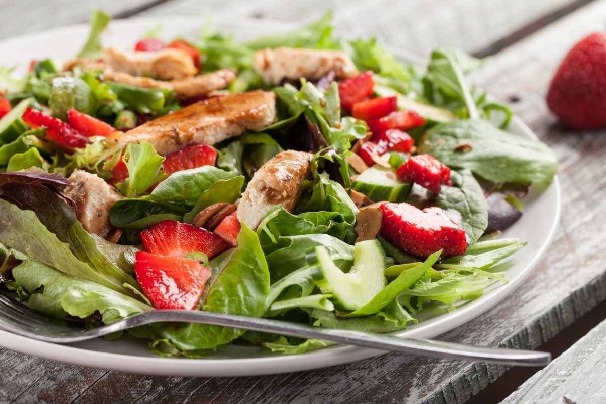 strawberry spinach salad